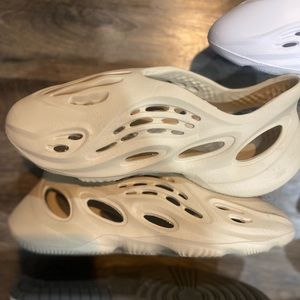 2 Pairs Yeezy Foam Runner
